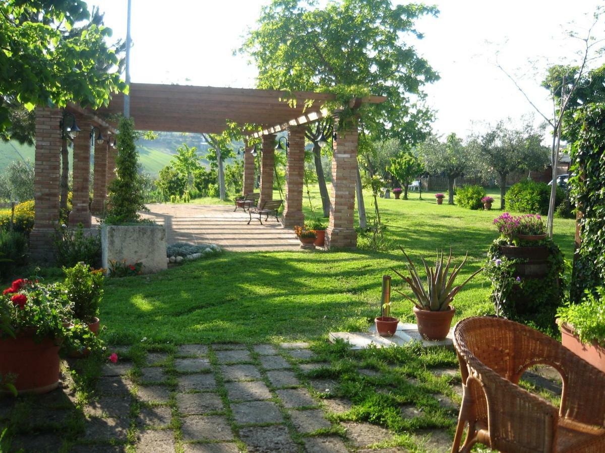 Agriturismo Villa Fiore Torano Nuovo Exterior photo